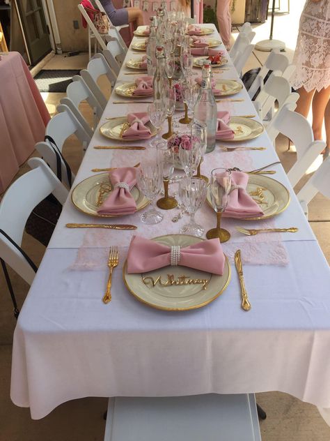 Pink And Champagne Birthday Party, Pink Table Set Up Birthday, Pink Bridal Shower Ideas Decoration Simple, Brunch Party Decorations Indoor, Rose Gold And Pink Decorations Party, Pink Themed Brunch, Fancy Table Decor, Pink And Gold 16th Birthday Party, Classy Pink Party