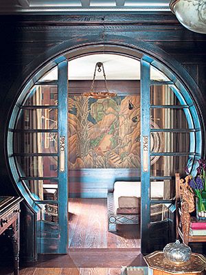 Circular sliding doors leading to art deco panel, designed by Hakan Ezer #interior #Inspiration #design Interior Art Deco, Pintu Interior, Interior Vintage, Asian Homes, Asian Home Decor, Architecture Home, Art Deco Home, Open Door, Asian Decor