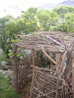 I want to figure out how to weave things out of branches Tree Branch Crafts, Branches Diy, Dry Branch, Tree Fort, Natural Branches, Diy Tree, Willow Branches, Natural Playground, Diy Shed