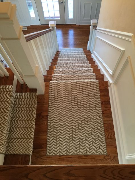 Runner On Hardwood Stairs, Stair Runner With Landing, Staircase Runner Ideas, Vintage Staircase, تحت الدرج, Staircase Runner, Tile Stairs, Staircase Makeover, Stair Remodel