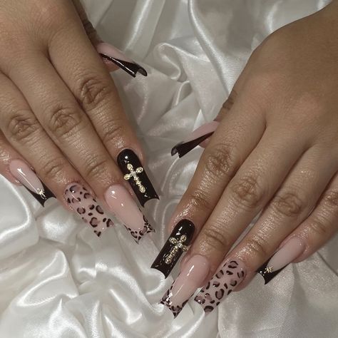 ig: nailssbyshareth Nails Letters Initials, Chicano Nails Designs, Acrylic Nails With Initial, Nails With J Initial, J Initial Nails, Nail Initial, Initials Nails, Acrylic Nails With Bf Initials, Nails With Initials