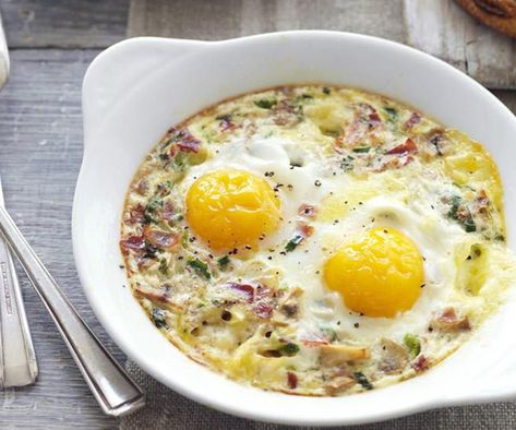 Surprise your brunch guests with baked eggs, delicately flavoured with prosciutto and brie. Serve with steaming hot mugs of coffee or tea, together with lightly toasted sourdough. Breakfast Baked Goods, Beetroot Relish, Tea Together, Bread Pudding With Apples, Lazy Dinners, Breakfast Crepes, Brie Recipes, Marinated Salmon, Ginger Nut