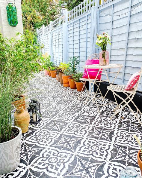 Catherine’s Instagram profile post: “*Patio Reveal* . Now I know many of you have been following on stories (and you have been extremely supportive during the process so thank…” Paver Stencil, Rectangle Patio, Garden Pavers, Faux Tiles, Concrete Patios, Patio Slabs, Crate Diy, Types Of Fences, Patio Tiles