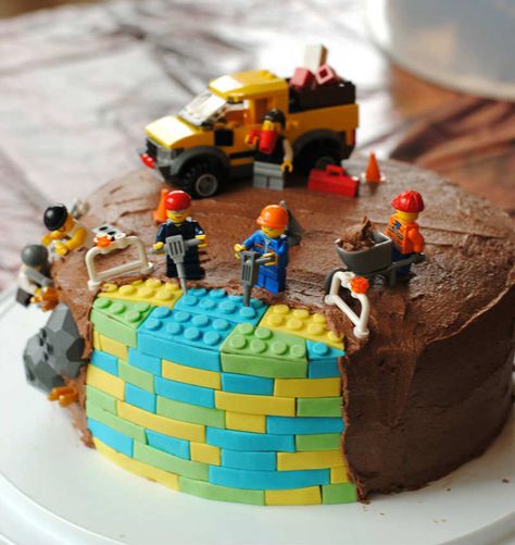 Be inspired by this collection of adorable boys cakes. From cute to messy to fun, these are perfect birthday cakes for boys for an upcoming birthday party! Lego Torte, Rodjendanske Torte, Torte Creative, Lego Birthday Cake, Torte Cupcake, Cupcakes Decorados, Lego Cake, Lego Birthday Party, Lego Birthday