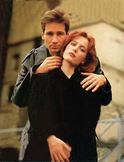 David Duchovny And Gillian Anderson, Scully And Mulder, Gillian Anderson David Duchovny, Netflix Drama Series, David And Gillian, Mulder Scully, Fbi Special Agent, Star Trek Images, Dana Scully