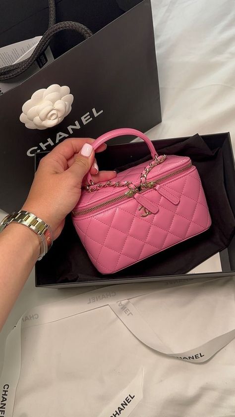 Chanel Ss23, Chanel Bag Pink, Be A Classy Woman, Pink Bags Outfit, Chanel Vanity Bag, Pink Chanel Bag, Chanel Bag Outfit, Manifestation Energy, Chanel Vanity