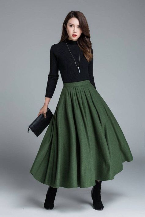 0731460a8a5ce1626210cbf4385ae0efdesc52621096ri Green Maxi Skirt Outfit, Winter Maxi Skirt Outfit, Long Green Skirt, Winter Mode Outfits, Green Maxi Skirt, Below The Knee Dresses, Winter Skirt Outfit, Maxi Skirt Outfits, Rock Outfit