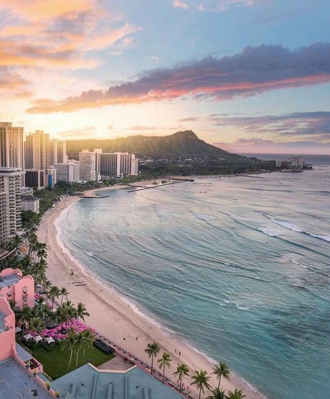 Luxury Travel Community on Instagram: “Stunning capture of Waikiki Beach 🌅 on the island of Oahu courtesy of @antbuchet. ━━ All week long we will be featuring the Hawaiian…” Hawaii Pictures, Waikiki Hawaii, Hawaii Honeymoon, Hawaii Life, Aloha Hawaii, Waikiki Beach, Hawaii Beaches, Beautiful Sunrise, Hawaii Vacation