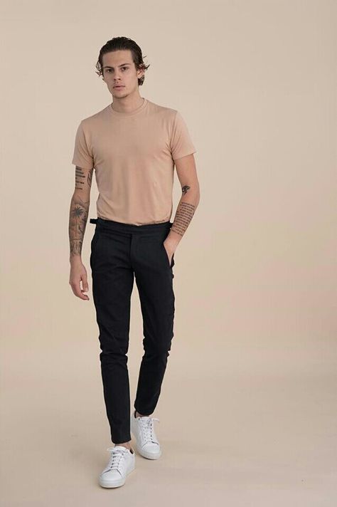 Beige Tshirt Outfits Men, T Shirt Men Style, Minimal Menswear, Minimal Summer Outfits, Outfit Drip, Mens Business Casual Outfits, Minimalist Fashion Men, Beige Shirt, Outfits Hombre