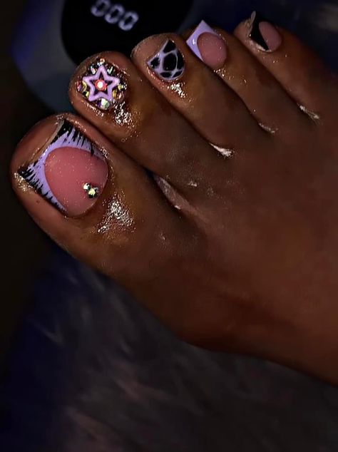 Purple Toe Nails, Toes Pedicure, Pedicure Designs Toenails, Acrylic Toes, Acrylic Toe Nails, Pretty Toe Nails, Cute Toe Nails, Pedicure Designs, French Tip Acrylic Nails