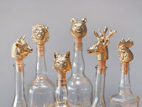 Thrift Store Crafts, Bottle Corks, Christmas Wine, Upcycled Crafts, Wine Stoppers, Animal Heads, Décor Diy, Plastic Animals, Bottle Stoppers