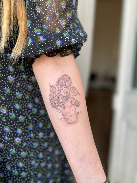 Van Gogh Flower Tattoo, Sunflowers Van Gogh Tattoo, Small Van Gogh Tattoo, Van Gogh Tattoo Black And White, Minimalist Van Gogh Tattoo, Van Gogh Sunflower Tattoo, Vincent Van Gogh Tattoo, Process Tattoo, Sunflowers Tattoo