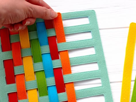 New fine motor skills toy to practice weaving for toddlers and preschoolers #weavingactivitiesforkids #preschool weaving activities #finemotoractivities Felt Activities Preschool, Weaving Activities, Felt Activities, Montessori Busy Book, Skill Building, Busy Boxes, Felt Books, Felt Book, Activity Board