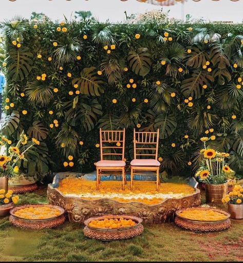 Backyard Haldi Ceremony, Haldi Celebration Decoration, Haldi Decoration Ideas At Home Terrace, Terrace Event Decor, Bohemian Haldi Decor, Haldi Venue Decor, Terrace Haldi Decor, Modern Haldi Decor, Decoration For Mehendi Ceremony