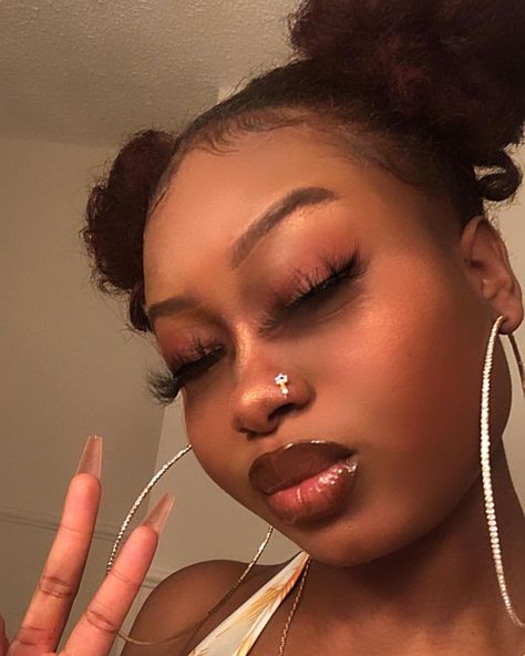 Nose Rings Black Women, Nose Piercing On Dark Skin, Nose Ring Hoop Gold Black Women, Nose Ring Black Women, Hoop Nose Ring On Black Women, Piercings Black Women Nose, Noes Pericing Black Women, Nose Percinings Aesthetic, Nose Piercing Black Woman