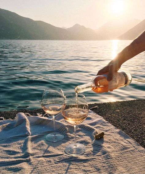 Wine Time, Photo Couple, Jolie Photo, Beach Aesthetic, Travel Inspo, Beach Vibe, Travel Aesthetic, Summer Aesthetic, Beach Life