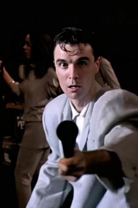 David Byrne in Stop Making Sense Stop Making Sense Talking Heads, David Byrne Stop Making Sense, Stop Making Sense, David Byrne, Masculine Energy, Gender Envy, Halloween Inspo, Talking Heads, Im Going Crazy