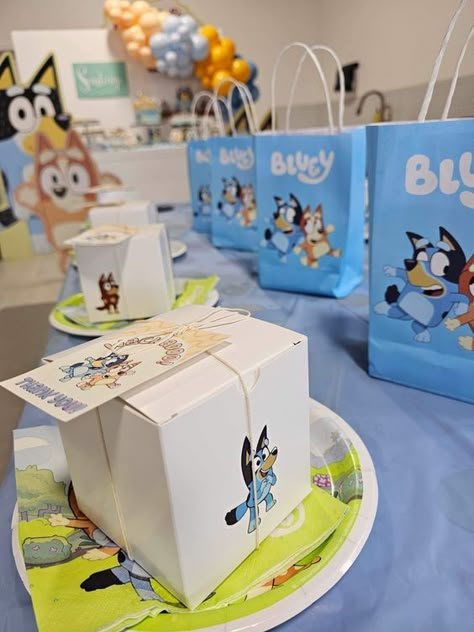 Bluey Birthday Party Gift Bags, Bluey Candy Bag Ideas, Bluey Party Favor Ideas, Bluey Favors, Bluey Themed Party, Bluey Party Favors, Fiesta Bluey, Birthday Balloons Pictures, Bluey Party