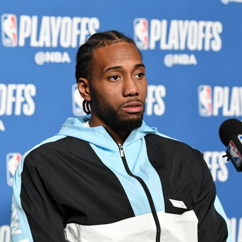 Windhorst: Kawhi Leonard Wants to Be on West Coast; Doesn't Articulate Feelings #BreakingNews #NBA #NBAAtlantic Kawhi Leonard Pfp, Kawaii Leonard, Leonard Kawhi, Basketball Inspiration, Nba Pics, Basketball Outfits, Balance Outfit, Lebron Kobe Jordan, Small Forward