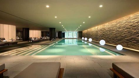 hotel de luxe a shanghai spa Spa Luxe, Gym Pool, Indoor Pool Design, Pool Room, Hotel Safe, Indoor Swimming Pool, Contemporary Light Fixtures, Pool Rooms, House Blend