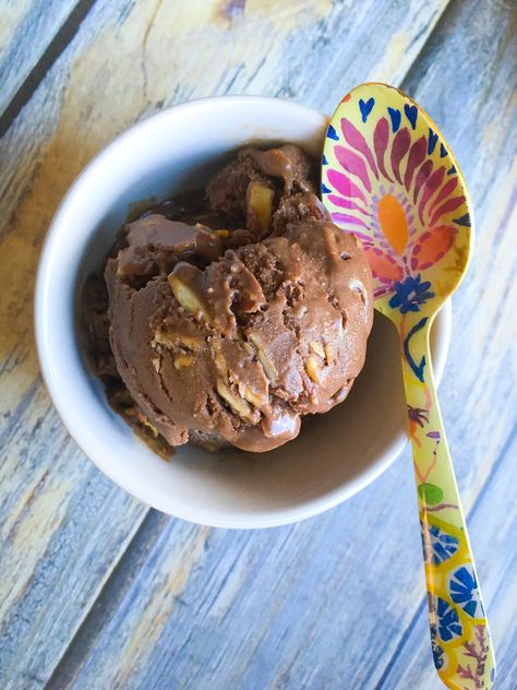 Low-FODMAP Dark Chocolate Ice Cream with Toasted Almonds; Gluten-free, Dairy-free | Rachel Pauls Food Dessert Recipes Bars, Raspberry Yogurt Popsicles, Fodmap Desserts, Cinnamon Chip Scones, Dark Chocolate Ice Cream, Chocolate Dipped Fruit, Ibs Recipes, Treats Recipes, Low Fodmap Recipes