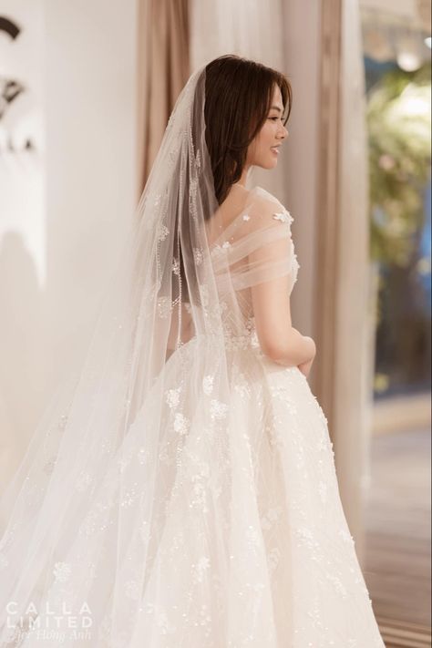 Wedding Dresses Asian Brides, Whimsical Wedding Dress Romantic, Korean Wedding Dress Simple, Wedding Dress Asian, Korean Wedding Gown, Wedding Dress Korean, Wedding Dresses Korean, Bella Wedding Dress, Christian Wedding Gowns