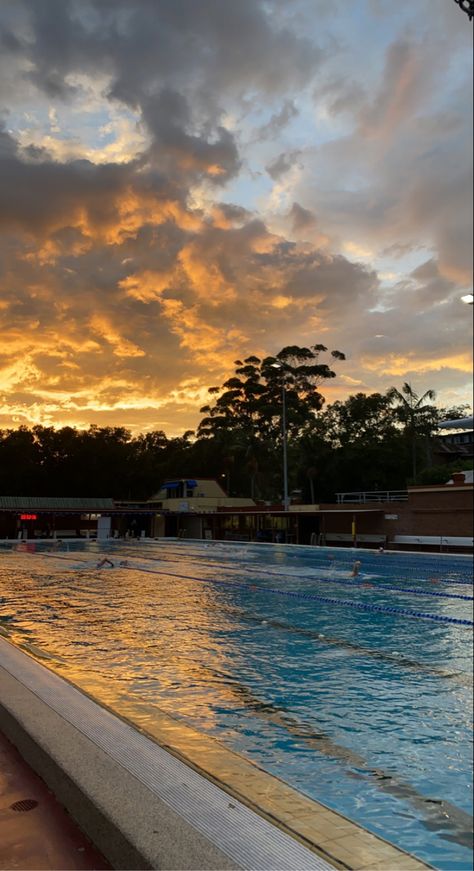 Swimming Pics, Swim Inspiration, Swim Aesthetic, Swimming Aesthetic, Swimming World, I Love Swimming, Swimmers Life, Swim Life, Competitive Swimming