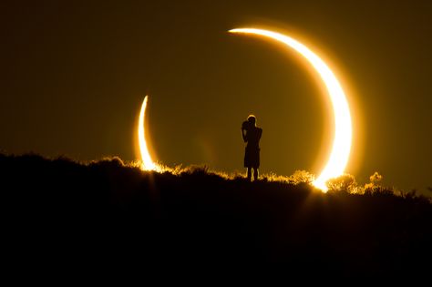 Eclipse Photos, Moon In The Sky, Eclipse Solar, Between Two Worlds, Have Inspiration, Photography Contests, Foto Art, To Infinity And Beyond, National Geographic Photos