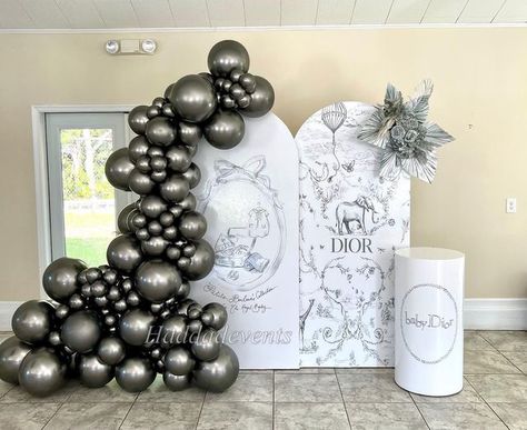 Dior Inspired Party, Baby Dior Theme Party, Dior Baby Shower Theme, Dior Party, Balloons Cake, Royal Baby Showers, Baby Dior, Shower Backdrop, Balloon Ideas