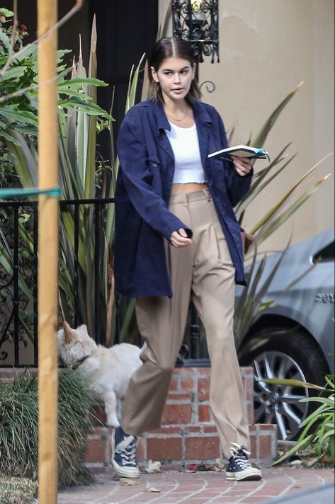 Kia Gerber Style, Kia Gerber, Kaia Gerber Street Style, Supermodel Outfits, Kaia Gerber Style, Dinner Fits, Minimalistic Outfits, Outfit Inspiration Women, Famous Outfits