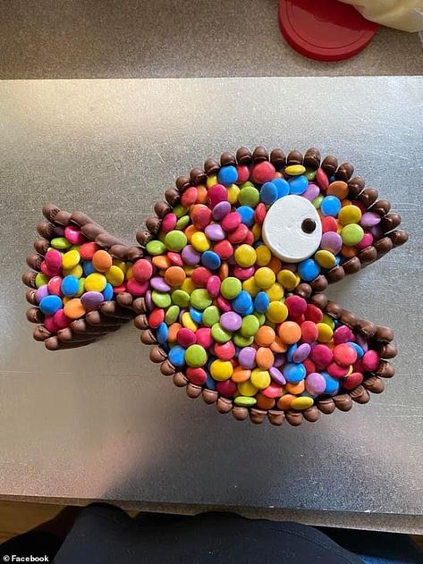 Woolworths shopper wows thousands with her mudcake hack - no baking required | Daily Mail Online Woolworths Cakes, 80 Cake, Easy Fish Cakes, Birthday Hacks, Fish Cake Birthday, Fishing Cake, Baking A Cake, Fishing Birthday Party, Cake Hacks