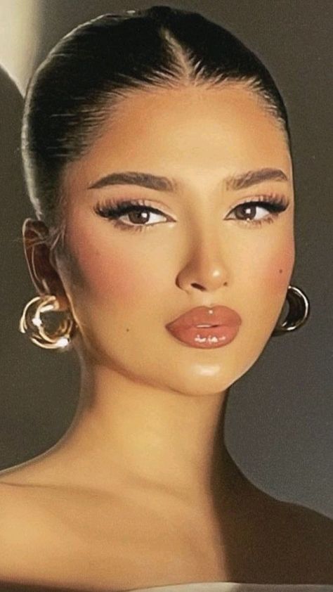 Classical Makeup Looks, Elegent Make Up Look Classy, Round Face Glam Makeup, Modest Makeup Looks, Elongated Eye Makeup, Makeup On Round Face, Make Up Round Face, Arab Makeup Looks, Arab Wedding Makeup