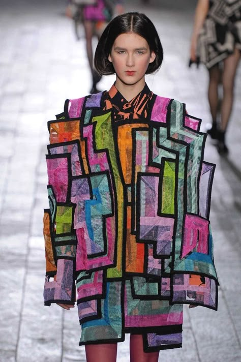 Sonia Delaunay, Sculptural Fashion, Winter Typ, Geometric Fashion, Graduation Style, Central Saint Martins, Weird Fashion, Textiles Fashion, Cubism