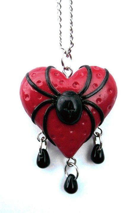 Widow Spider, Halloween Clay, Spider Necklace, Clay Keychain, Vampire Teeth, Clay Diy Projects, Keramik Design, Polymer Clay Jewelry Diy, Kawaii Jewelry