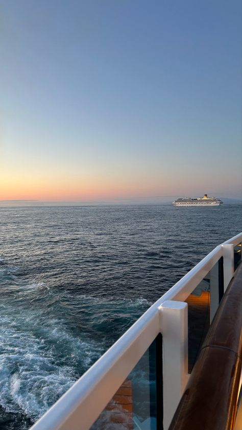 Sunset 
In a cruise ship Travel Aesthetic Cruise, Cruiseship Picture, Cruise Ship Aesthetic, Cruise Photo Ideas, Cruise Sunset, Cruise Vibes, Cruise Ship Pictures, Semester At Sea, Cruise Life