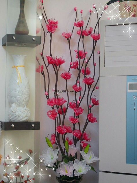 Nylon stocking flower , floor decor Floral Arrangements Wedding Table, Table Centerpieces Ideas, Flower Vase Crafts, Nylon Crafts, Stocking Flowers, Centerpieces Ideas, Nylon Flowers, Vase Crafts, How To Make Paper Flowers