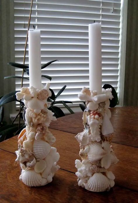 Candlesticks With Seashells #diy #seashell #decor #decorhomeideas Seashell Bathroom, Sea Ideas, Shell Diy, Shell Projects, Deco Marine, Giant Clam, Beach Inspired Decor, Art Coquillage, Seashell Projects