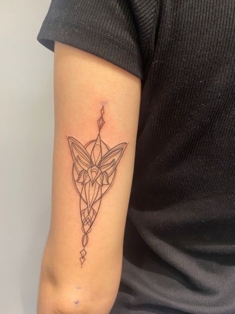 Arwen Aragorn, Hobbit Tattoo, Tolkien Tattoo, Ring Tattoo Designs, Lotr Tattoo, Rings Tattoo, Lord Of The Rings Tattoo, Bookish Tattoos, Minimal Tattoo Design