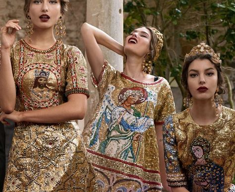 Collezione autunno inverno 2014 Dolce e Gabbana: i Mosaici e i Pizzi della Tradizione italiana  #dolceegabbana #dolcegabbana #clothes #dress #vestiti #abbigliamento #moda2014 #fashion #autunnoinverno #autumnwinter Gold Dresses, Bianca Balti, Paris Chic, Three Women, Cat Walk, Dolce E Gabbana, Baroque Fashion, Style Chic, Mode Inspiration