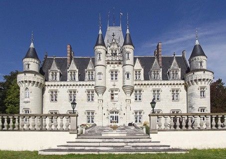 Pretty Castles, Escape To The Chateau, Chateau Hotel, White Castle, Castle Mansion, French Castles, French Architecture, Chateau France, Castle House