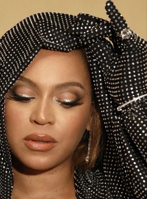 Beyonce Eyes, Beyonce Makeup, Beyonce Concert Outfit, Disco Makeup, Beyonce Instagram, Beyonce Photos, Concert Makeup, Celebrity Makeup Looks, Beyonce Knowles Carter