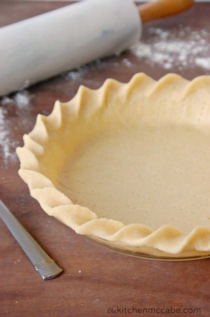 ripple edge pie crust Single Pie Crust Recipe, Basic Pie Crust Recipe, Coconut Oil Pie Crust, Basic Pie Crust, Pies Chocolate, Oil Pie Crust, Chocolate Tarts, Vegan Pie Crust, Lemon Tarts