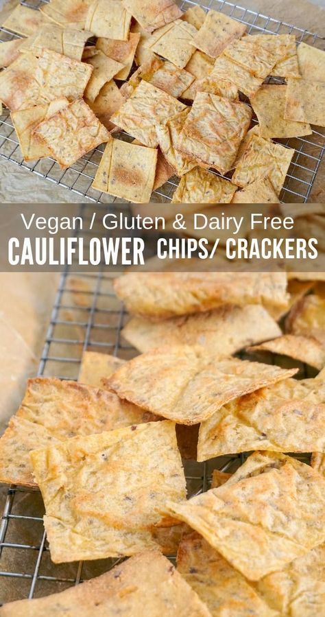 These healthy gluten free cauliflower crackers recipe require just 5 ingredients to make. They are also vegan and pretty easy to make, even your kids will love them! Cauliflower Crackers, Cauliflower Chips, Zucchini Chocolate, Healthy Crackers, Crackers Recipe, Gluten Free Crackers, Dairy Free Gluten Free, Homemade Crackers, Gluten And Dairy Free