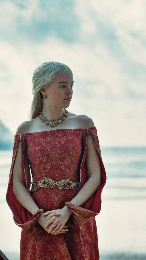 Rhaenyra Targaryen Dress, Dragons Asoiaf, Young Rhaenyra Targaryen, Daenerys Targaryen Outfits, Young Rhaenyra, Dessin Game Of Thrones, Game Of Thrones Dress, Game Of Thrones Outfits, Light Pastel Green