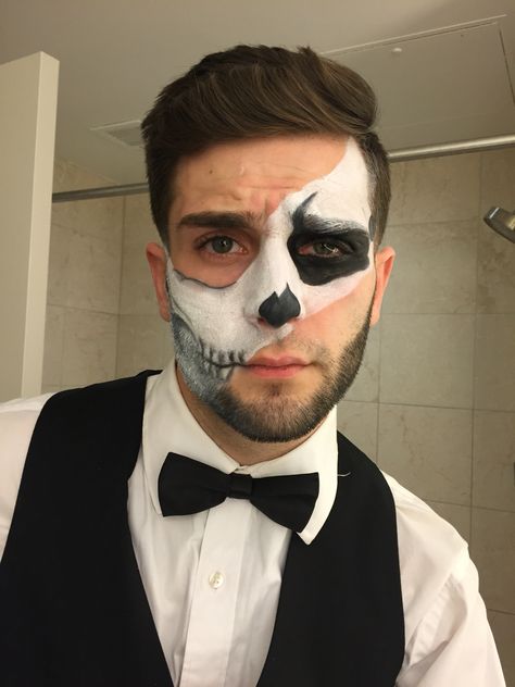 Simple Male Halloween Makeup, Holloween Makeup Men, Skeleton Man Makeup, Halloween Face Paint Ideas Men, Skeleton Make Up Man, Skeleton Makeup With Beard, Skeleton Makeup Male, Men’s Skeleton Makeup, Men Halloween Face Paint