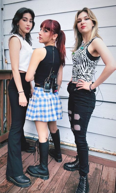 Drummer Outfits, Chicas Punk Rock, Female Drummer, Marceline The Vampire Queen, Rock Girl, The Warning, Rocker Style, Metal Girl, Heavy Metal Bands