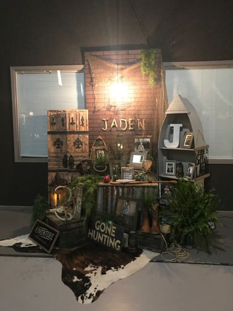 Jadens senior memory table #classof2020 Rustic Senior Table, Senior Memory Table Ideas, Senior Memory Table, Senior Table, Senior Banquet, Grooms Table, Graduation Table, Boy Graduation, Graduation Tables