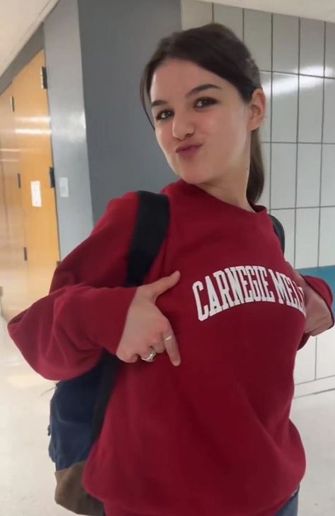 Incoming freshman Suri Cruise showed off her Tartan pride in a TikTok video revealing her college of choice, Carnegie Mellon University Academic Tips, Roman Kemp, Joey Potter, Carnegie Mellon University, Suri Cruise, Morticia Addams, Dawsons Creek, Dakota Fanning, Senior Prom