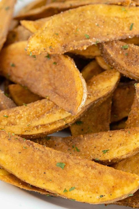 Deep-Fried Potato Wedges Fried Chicken Deep Fryer, Potato Wedges Fried, Deep Fried Zucchini, Wedge Fries, Deep Fryer Recipes, Deep Fried Potatoes, Crispy Potato Wedges, Deep Fried Recipes, Potato Wedges Recipe