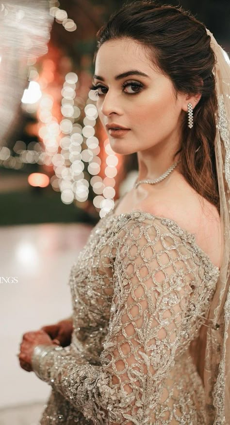 Bridal Walima Dress, Walima Dresses Pakistani Brides, Bridal Dresses 2022, Walima Dresses, Pakistani Bridal Hairstyles, Bridal Hairstyle Indian Wedding, Bridal Hair Down, Minal Khan, Reception Bride